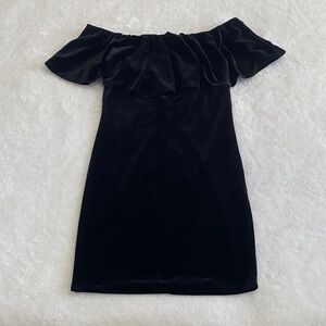Chic Strapless off shoulder velvet Black Dress